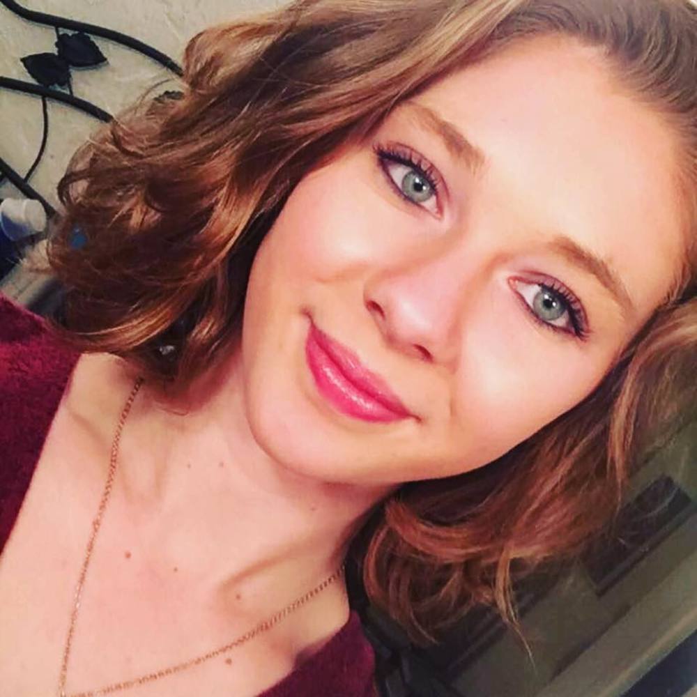 Meet your Posher, Carrie